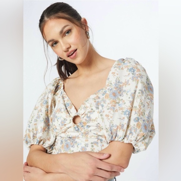 Abercrombie & Fitch Cropped Puff Sleeve Smocked Back Floral Keyhole Top Sz. Xs